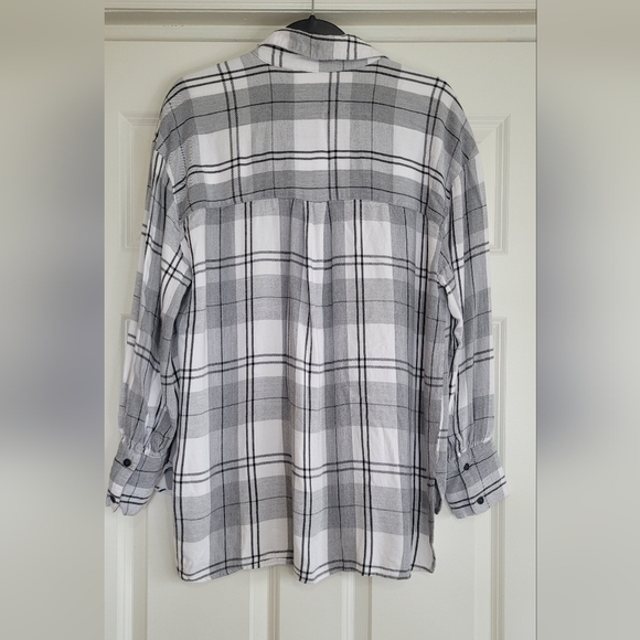 Frye & Co. Black, White, and Grey Flannel Button Down - Size XL - Picture 2 of 10